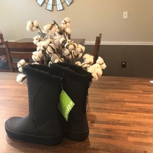Crocs fur lined boots